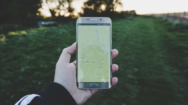 Smartphone application geocaching