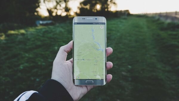 Smartphone application geocaching