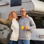 Conseils pratiques avant de partir en camping-car : sécurité, assurance et préparatifs essentiels illus_vacances_camping_car (1)