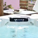 Vacances bien-être : pourquoi choisir un hébergement avec jacuzzi privatif pour se ressourcer ? jacuzzi en vacances